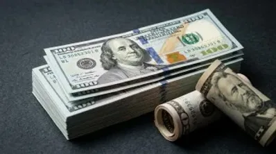 دلار در سقف تاریخی؛ احتمال اصلاح قیمت در روزهای آینده