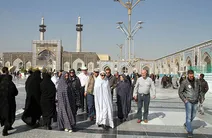 مسافران‌ قطار لوکس در حرم‌رضوی