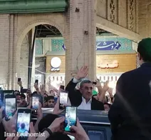 احمدی نژاد روز گذشته در محل امامزاده صالح حضور پیدا کرد و مورد استقبال طرفداران خود قرار گرفت