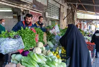 بیش از نیمی از مردم میوه و سبزی کافی نمی‌خورند