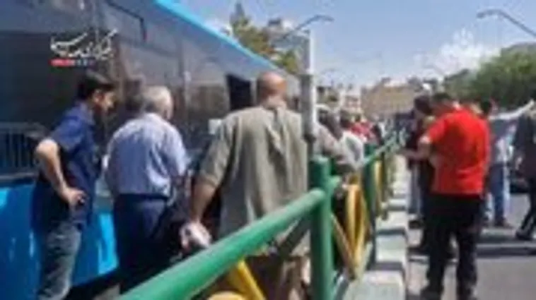 ببینید | تصادف اتوبوس BRT با عابر پیاده در خیابان ولیعصر
